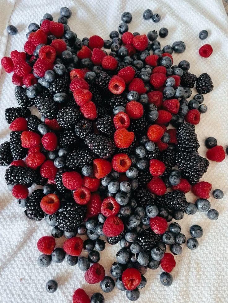 Wholesome Berry Patch: Countryside Assortment 